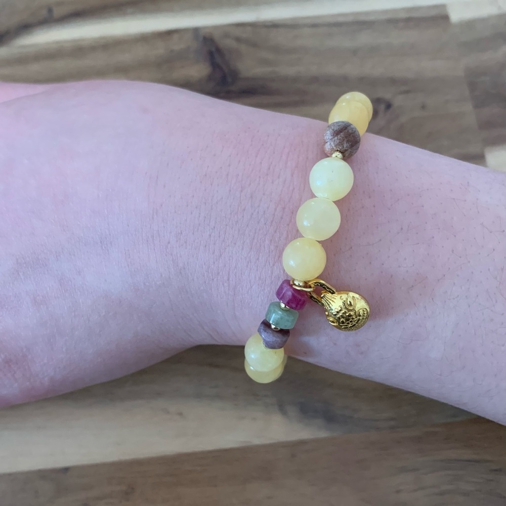 8mm Natural yellow jade with 18k gold money pouch charm stretch Bracelet NWOT
